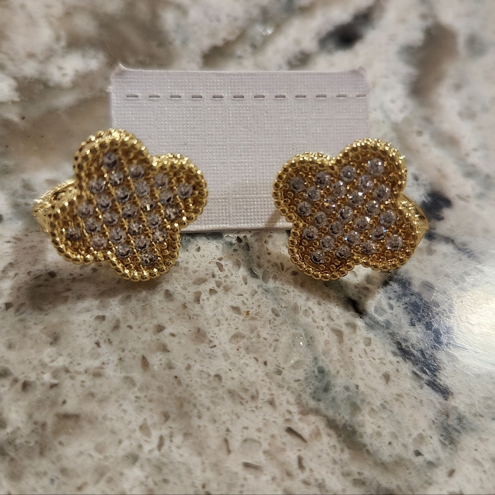 Elegant Gold Flower Stud Earrings